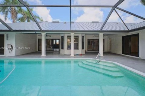 Casa en venta en Bonita Springs, Florida, 4 dormitorios № 2077473 - foto 5