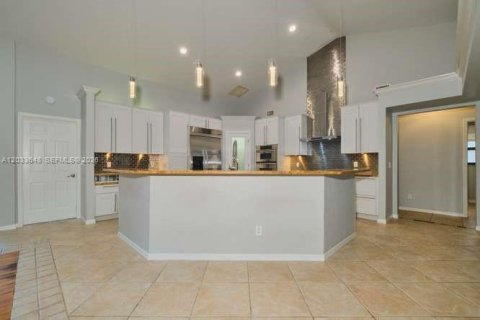 Casa en venta en Bonita Springs, Florida, 4 dormitorios № 2077473 - foto 18