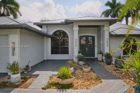 Casa en Bonita Springs, Florida 4 dormitorios № 2077473