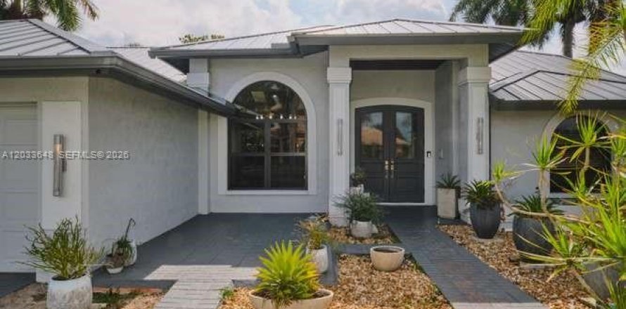 Casa en Bonita Springs, Florida 4 dormitorios № 2077473
