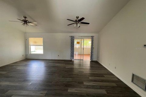 Villa ou maison à vendre à Edgewater, Floride: 3 chambres, 127.46 m2 № 2096861 - photo 2