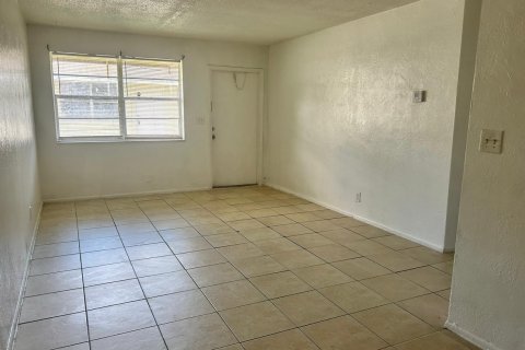 Apartment in Lauderhill, Florida 2 bedrooms, 74.32 sq.m. № 2250990 - photo 3