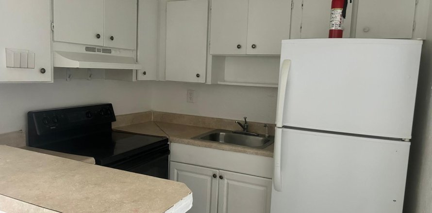 Apartment in Lauderhill, Florida 2 bedrooms, 74.32 sq.m. № 2250990