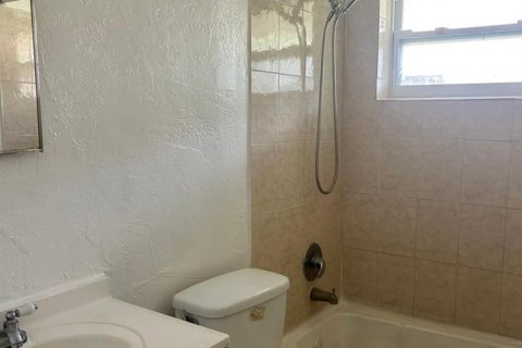 Apartment in Lauderhill, Florida 2 bedrooms, 74.32 sq.m. № 2250990 - photo 4