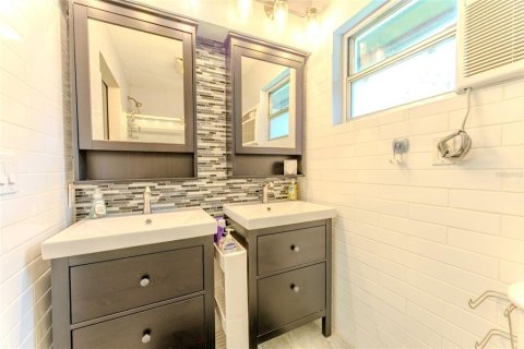 Casa en alquiler en Orlando, Florida, 3 dormitorios, 239.69 m2 № 1914012 - foto 20
