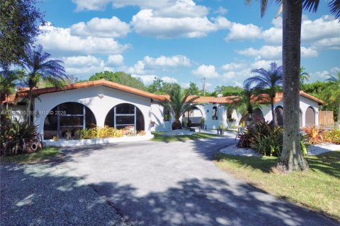 Villa ou maison à vendre à Pinecrest, Floride: 8 chambres, 444.44 m2 № 2007579 - photo 2