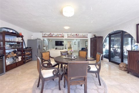 Villa ou maison à vendre à Pinecrest, Floride: 8 chambres, 444.44 m2 № 2007579 - photo 24