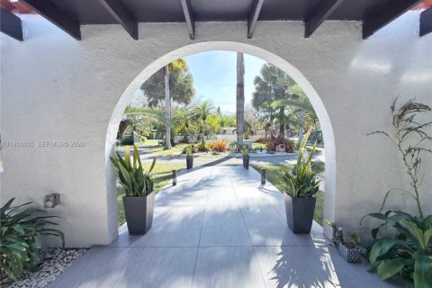 Villa ou maison à vendre à Pinecrest, Floride: 8 chambres, 444.44 m2 № 2007579 - photo 8