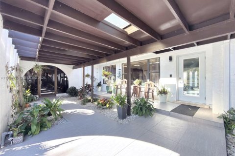 Villa ou maison à vendre à Pinecrest, Floride: 8 chambres, 444.44 m2 № 2007579 - photo 12