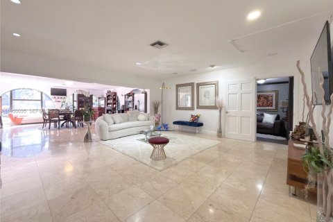 Villa ou maison à vendre à Pinecrest, Floride: 8 chambres, 444.44 m2 № 2007579 - photo 20