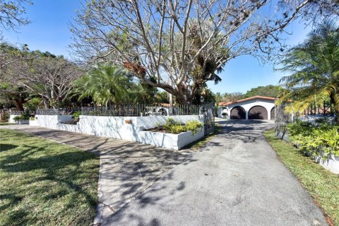 Villa ou maison à vendre à Pinecrest, Floride: 8 chambres, 444.44 m2 № 2007579 - photo 4