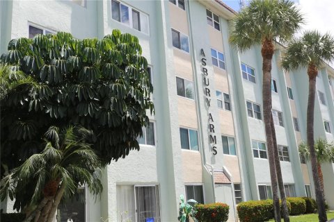 Condominio en venta en Saint Petersburg, Florida, 2 dormitorios, 71.72 m2 № 1878265 - foto 1
