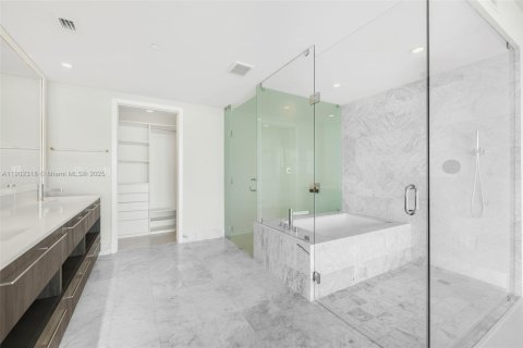 Condo in Miami, Florida, 1 bedroom  № 1953764 - photo 14