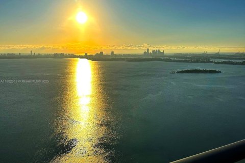Condo in Miami, Florida, 1 bedroom  № 1953764 - photo 22