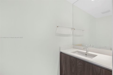 Condo in Miami, Florida, 1 bedroom  № 1953764 - photo 18