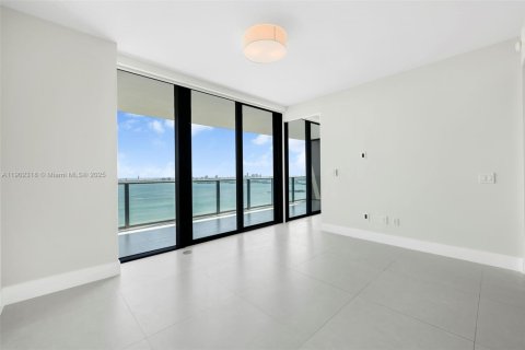 Condo in Miami, Florida, 1 bedroom  № 1953764 - photo 9