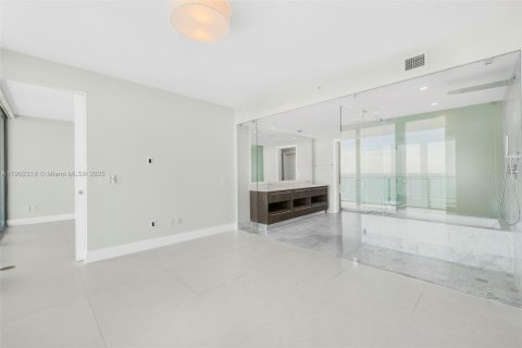 Condo in Miami, Florida, 1 bedroom  № 1953764 - photo 11