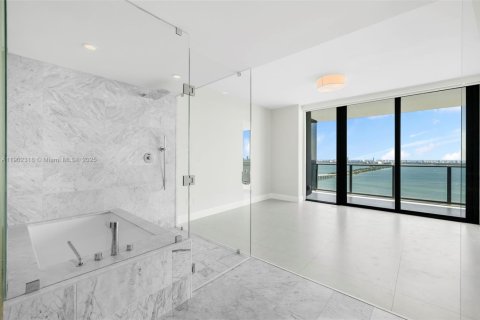 Condo in Miami, Florida, 1 bedroom  № 1953764 - photo 16