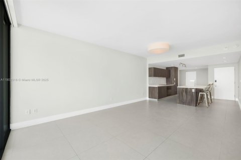 Condo in Miami, Florida, 1 bedroom  № 1953764 - photo 4