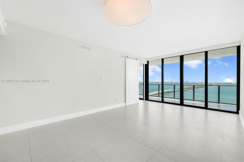 Condo in Miami, Florida, 1 bedroom  № 1953764 - photo 10