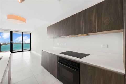 Condo in Miami, Florida, 1 bedroom  № 1953764 - photo 6