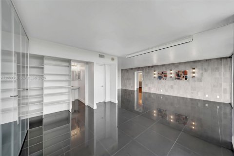 Condominio en venta en Miami, Florida, 2 dormitorios, 113.25 m2 № 2192124 - foto 16