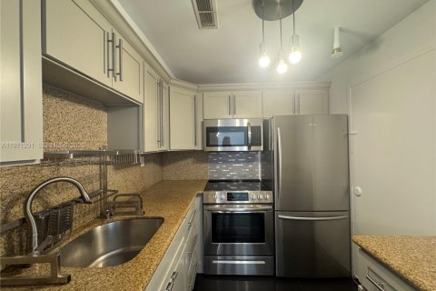 Copropriété à vendre à Miami Beach, Floride: 1 chambre, 91.97 m2 № 2033823 - photo 19