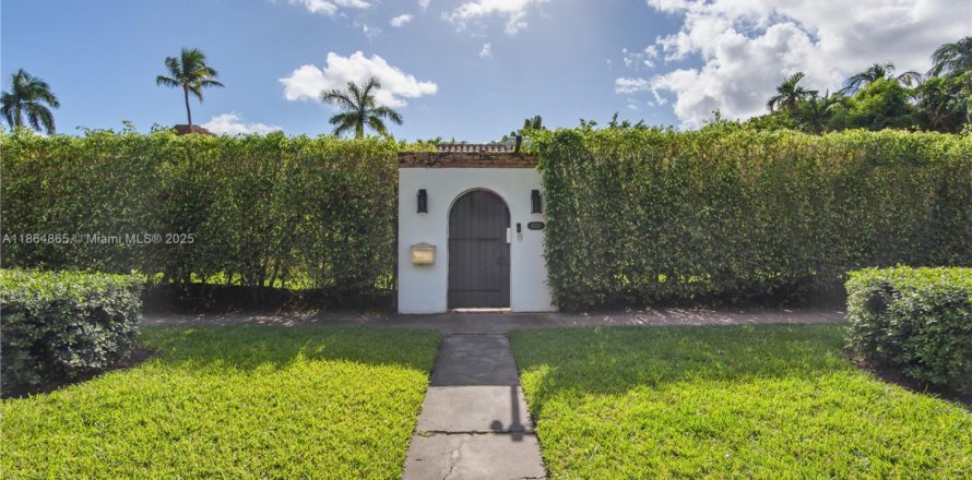 Villa ou maison à Miami Beach, Floride 4 chambres, 324.69 m2 № 1957678