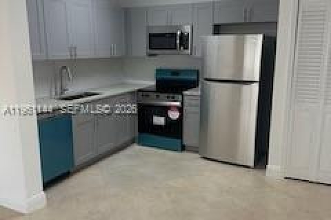 Снять в аренду кондоминиум в Холливуд, Флорида 2 спальни, 69.58м2, № 2024871 - фото 20