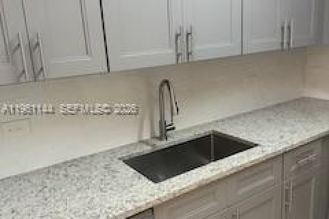 Снять в аренду кондоминиум в Холливуд, Флорида 2 спальни, 69.58м2, № 2024871 - фото 12