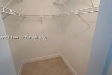 Снять в аренду кондоминиум в Холливуд, Флорида 2 спальни, 69.58м2, № 2024871 - фото 17