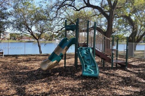 Снять в аренду кондоминиум в Холливуд, Флорида 2 спальни, 69.58м2, № 2024871 - фото 3