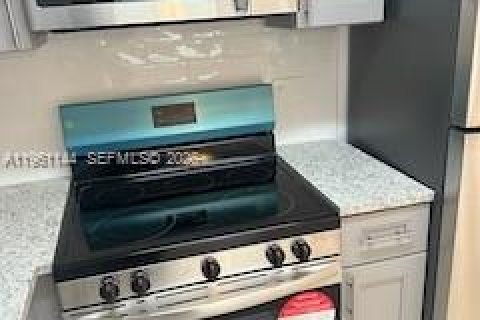 Снять в аренду кондоминиум в Холливуд, Флорида 2 спальни, 69.58м2, № 2024871 - фото 10