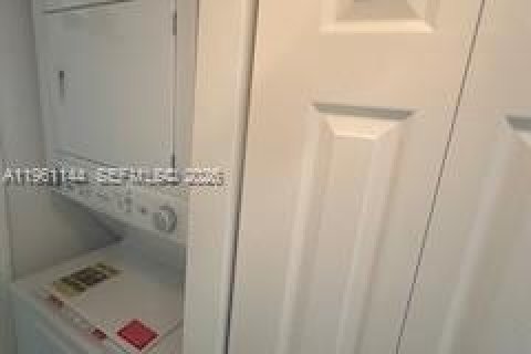 Снять в аренду кондоминиум в Холливуд, Флорида 2 спальни, 69.58м2, № 2024871 - фото 19