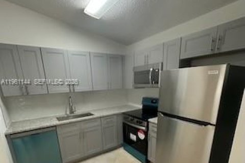 Снять в аренду кондоминиум в Холливуд, Флорида 2 спальни, 69.58м2, № 2024871 - фото 9