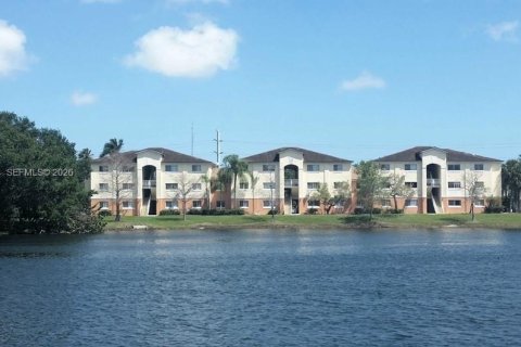 Снять в аренду кондоминиум в Холливуд, Флорида 2 спальни, 69.58м2, № 2024871 - фото 2