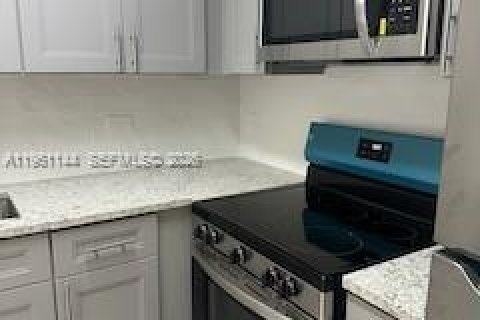 Снять в аренду кондоминиум в Холливуд, Флорида 2 спальни, 69.58м2, № 2024871 - фото 21