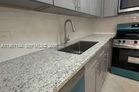 Снять в аренду кондоминиум в Холливуд, Флорида 2 спальни, 69.58м2, № 2024871 - фото 11