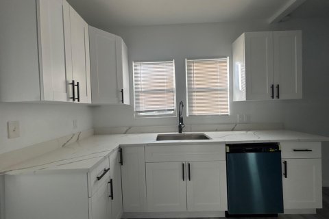 Villa ou maison à louer à St. Lucie, Floride: 5 chambres, 161.65 m2 № 2414397 - photo 11