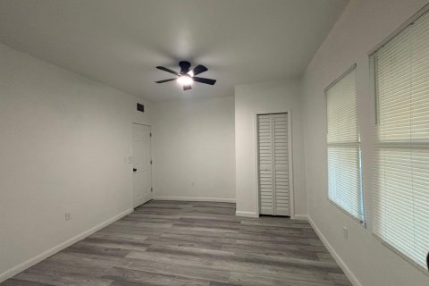 Villa ou maison à louer à St. Lucie, Floride: 5 chambres, 161.65 m2 № 2414397 - photo 12