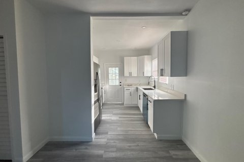 Villa ou maison à louer à St. Lucie, Floride: 5 chambres, 161.65 m2 № 2414397 - photo 7