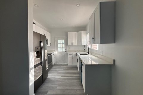 Villa ou maison à louer à St. Lucie, Floride: 5 chambres, 161.65 m2 № 2414397 - photo 8