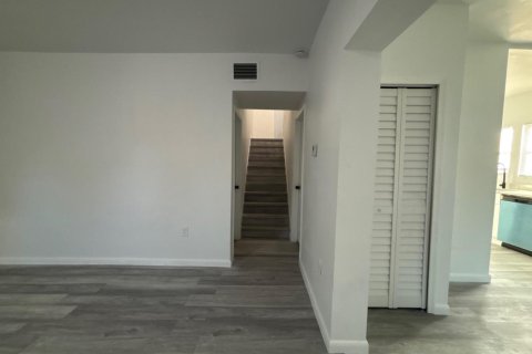 Villa ou maison à louer à St. Lucie, Floride: 5 chambres, 161.65 m2 № 2414397 - photo 16