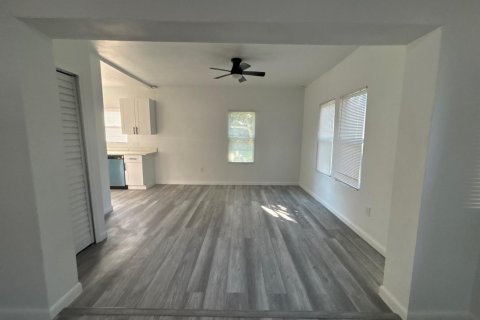 Villa ou maison à louer à St. Lucie, Floride: 5 chambres, 161.65 m2 № 2414397 - photo 9