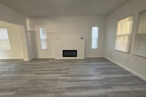 Villa ou maison à louer à St. Lucie, Floride: 5 chambres, 161.65 m2 № 2414397 - photo 5