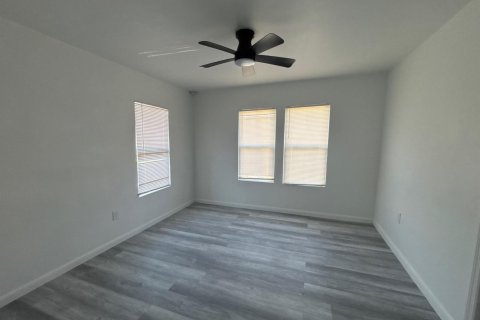 Villa ou maison à louer à St. Lucie, Floride: 5 chambres, 161.65 m2 № 2414397 - photo 17