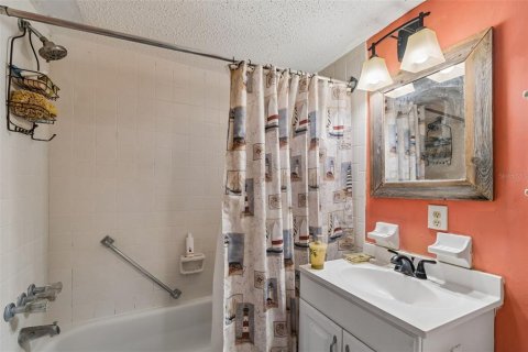 Condo in Dunedin, Florida, 2 bedrooms  № 2221835 - photo 23