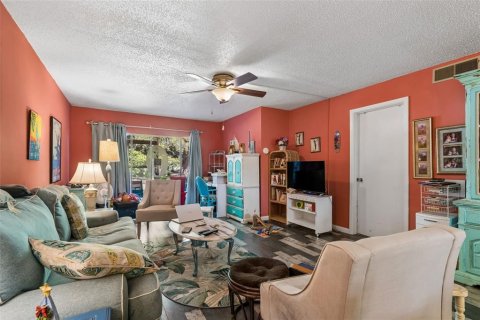 Condo in Dunedin, Florida, 2 bedrooms  № 2221835 - photo 12