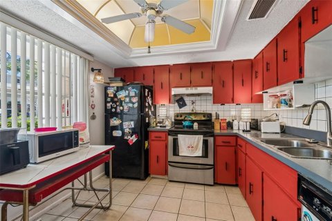 Condo in Dunedin, Florida, 2 bedrooms  № 2221835 - photo 18