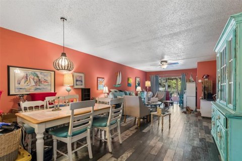 Condo in Dunedin, Florida, 2 bedrooms  № 2221835 - photo 9